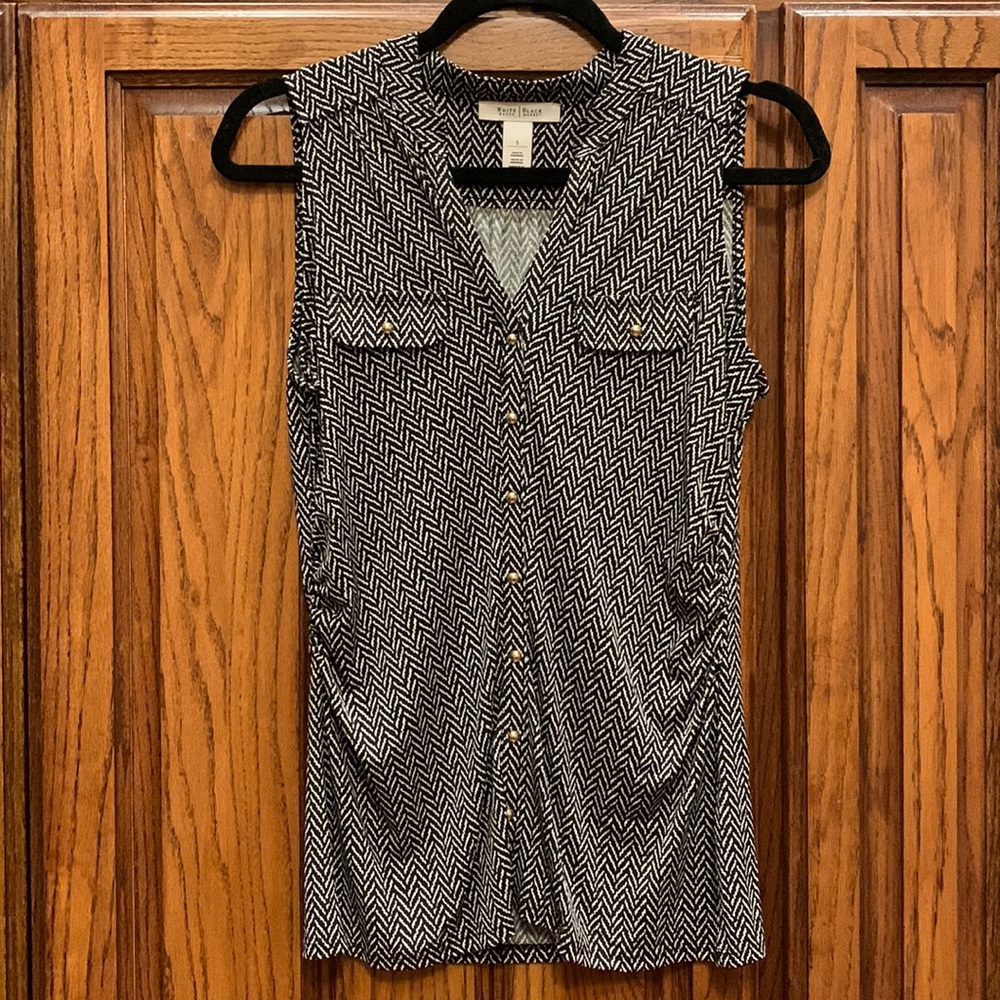 Like new White House Black Market chevron tank